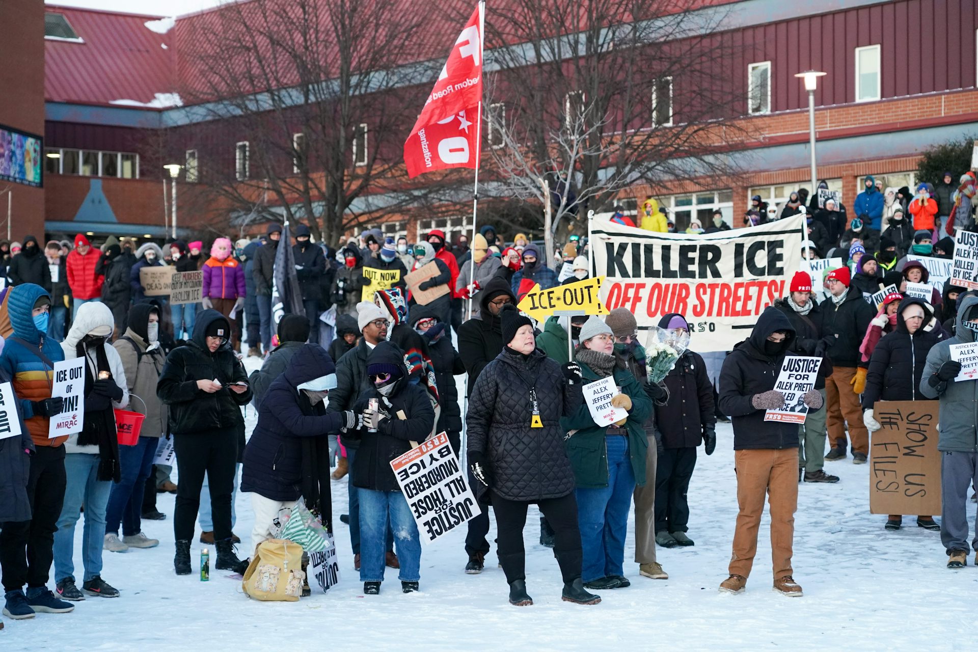 The klilling of a second US citizen has led to unrest and confrontations in Minneapolis.