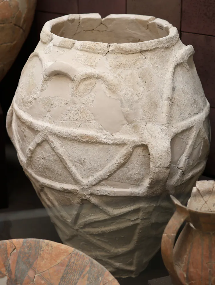 A sand coloured jar.