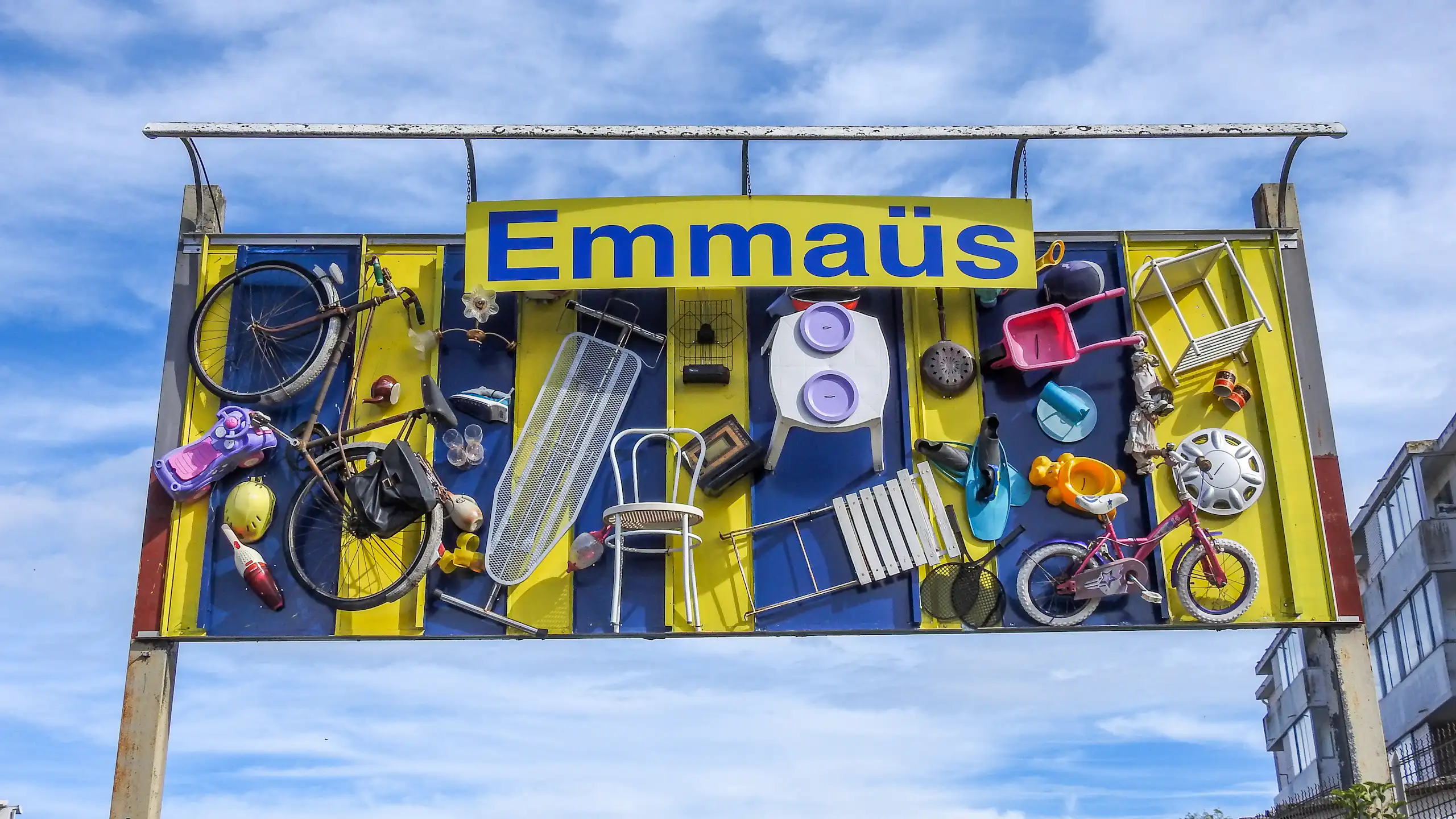 Devanture d'un magasin Emmaüs