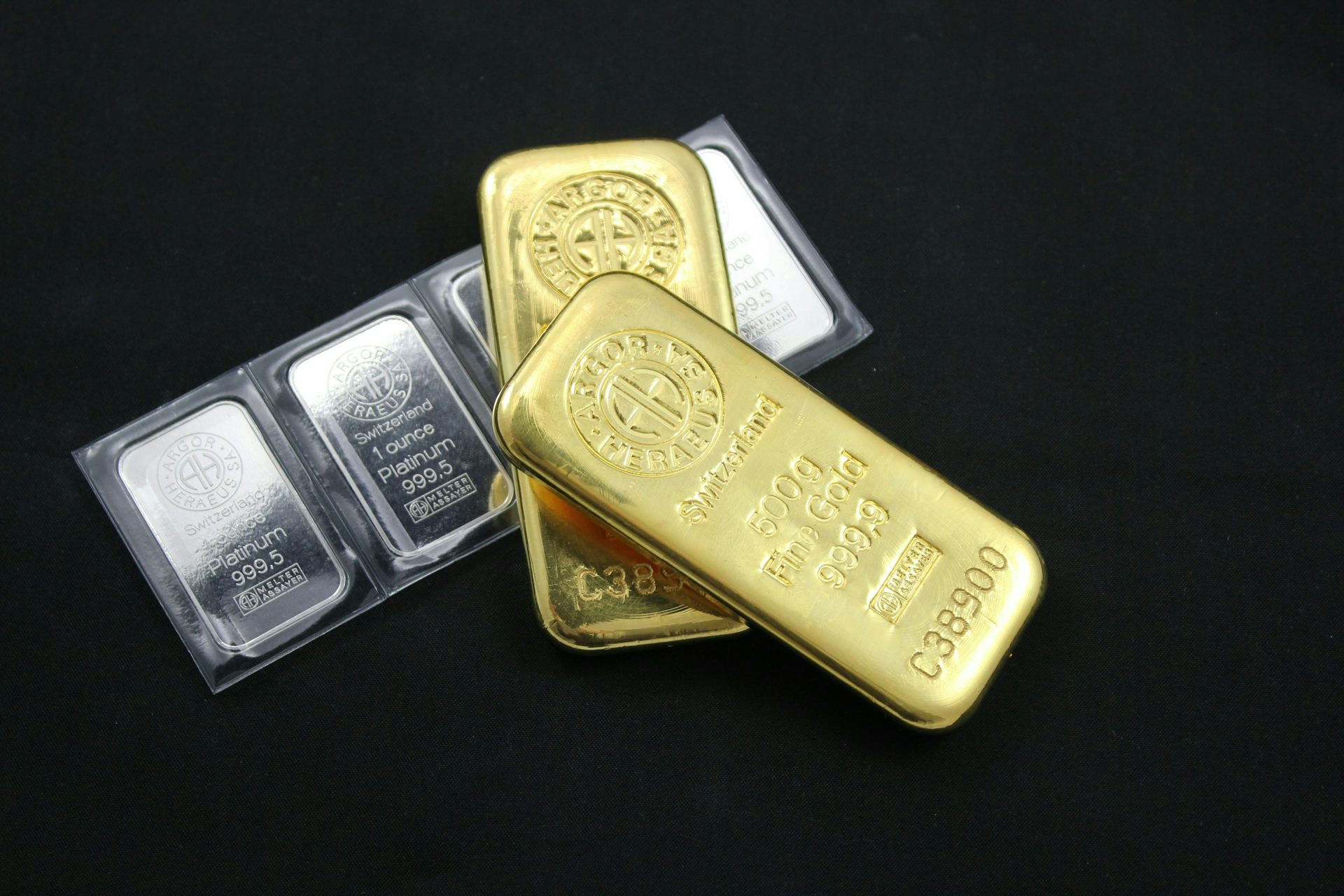 Silver and gold hit record highs – then crashed. Before joining the rush, you need to know this