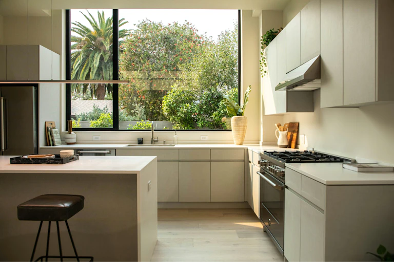 A perfectly neat modern kitchen.