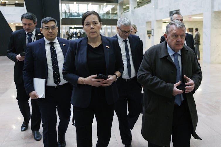 Vivian Motzfeldt and Lars Løkke Rasmussen arrive for a meeting in Washington.