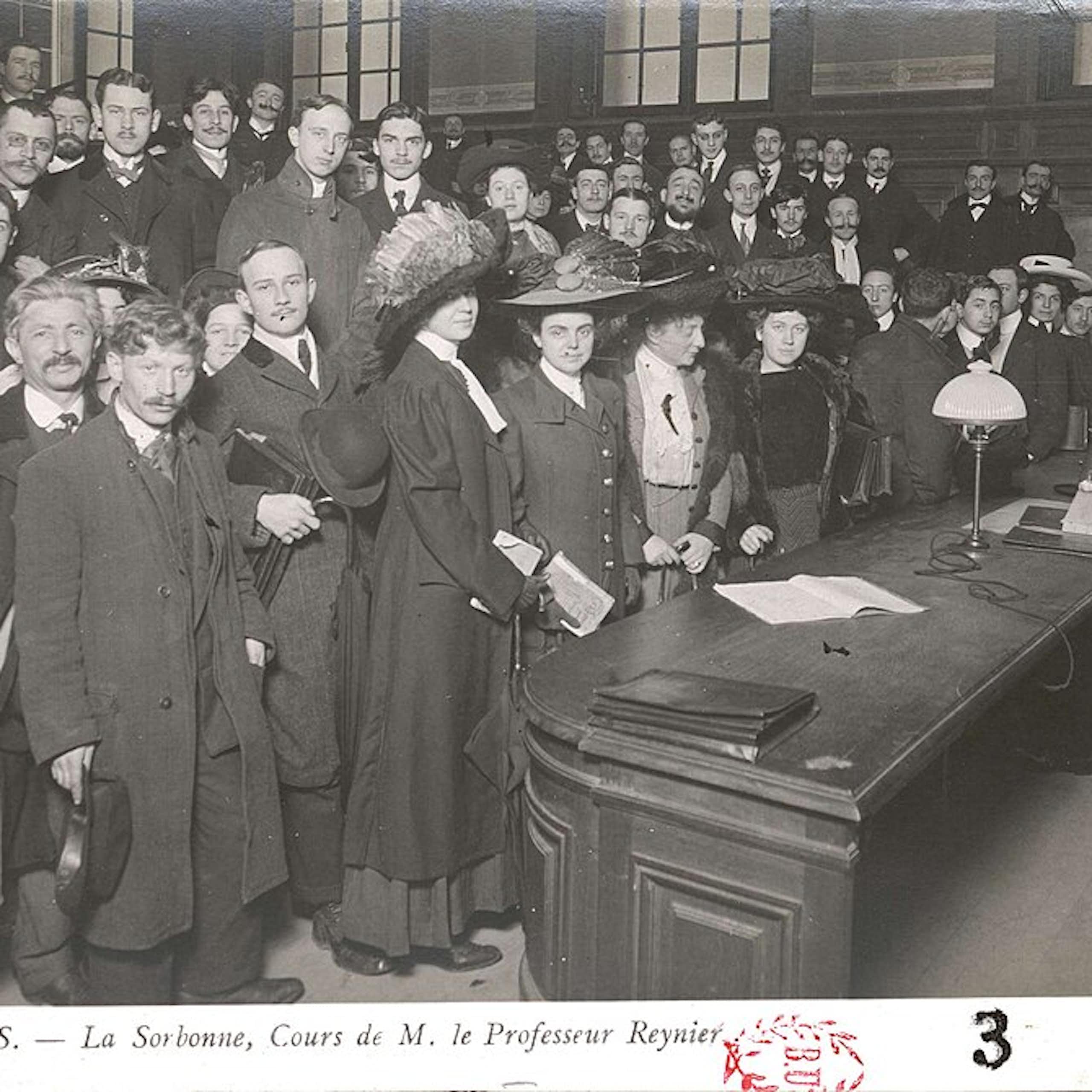 Cours de Gustave Reynier à la Sorbonne dans l'amphithéâtre Descartes, en 1909.
