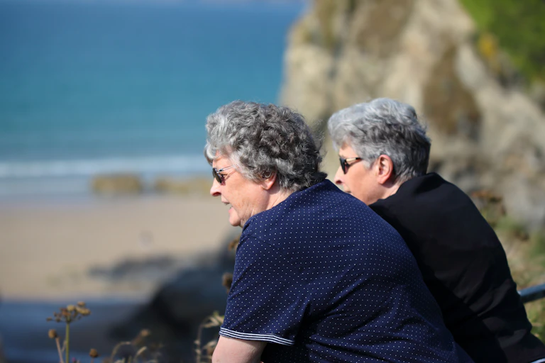 Twin sisters looking at the ocean.