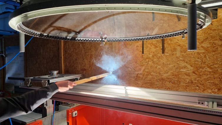 Making Oxygen from Lunar Soil: The Long run of House Exploration? 1 Photograph of the experimental device