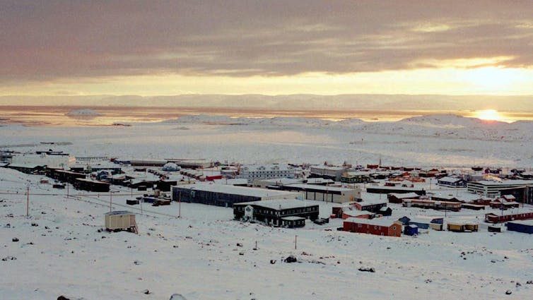 La vivienda en el Norte debe construirse como un ecosistema integrado: por el Norte, para el Norte 1 Comunidad ártica capturada desde lejos.