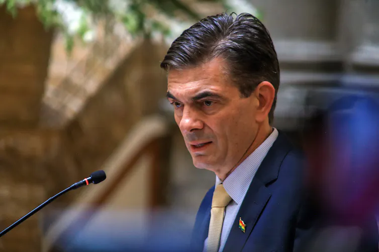 Rodrigo Paz Pereira delivers a speech.