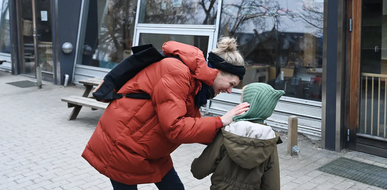 https://theconversation.com/comment-la-politique-familiale-genereuse-du-danemark-reduit-de-80-la-penalite-maternelle-275145 social preview image