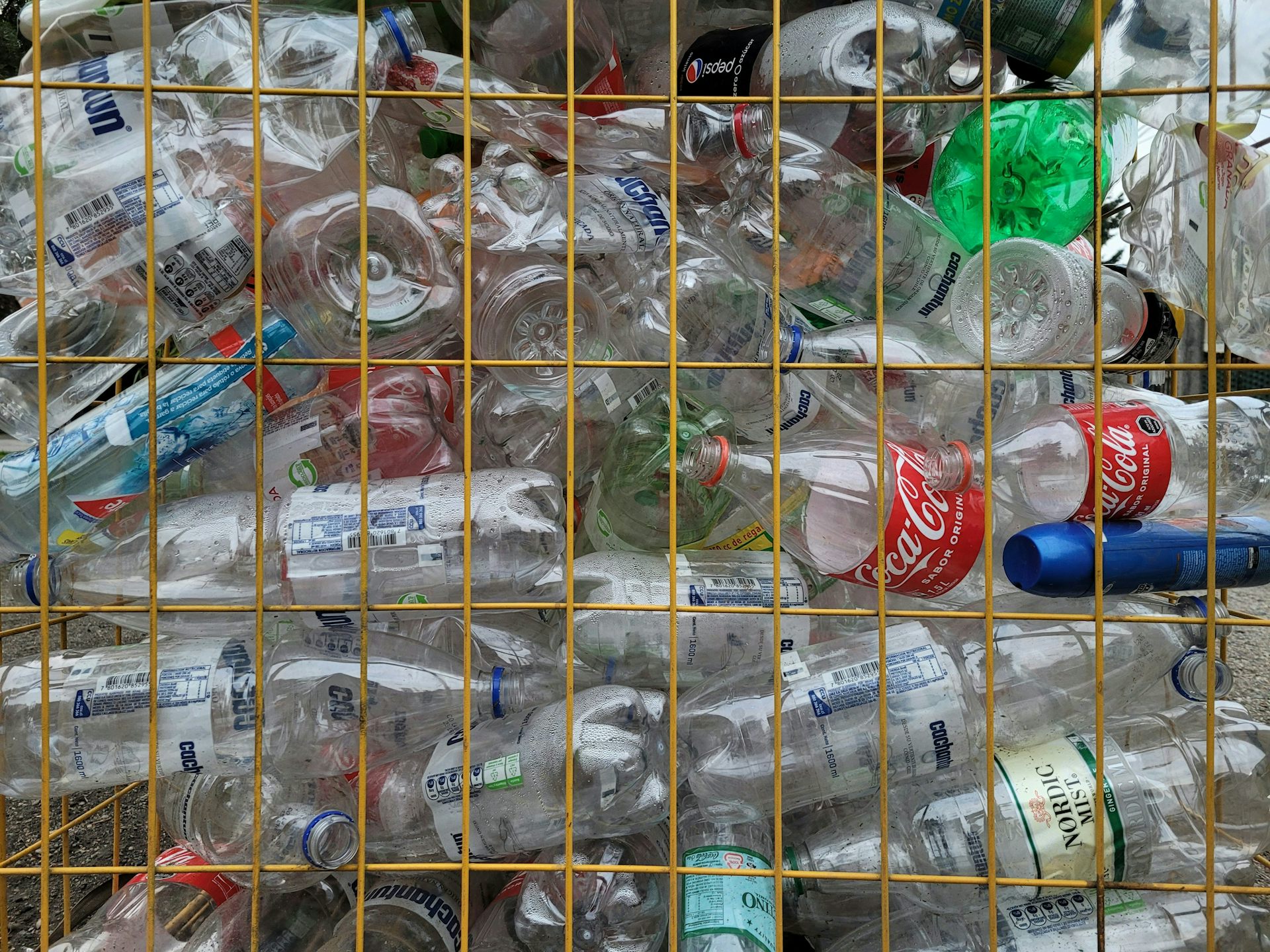 Des bouteilles en plastique vides
