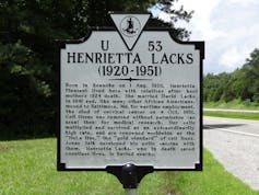 Photo d’une plaque commémorative en mémoire d’Henrietta Lacks, dans l’État de Virginie, aux États-Unis.