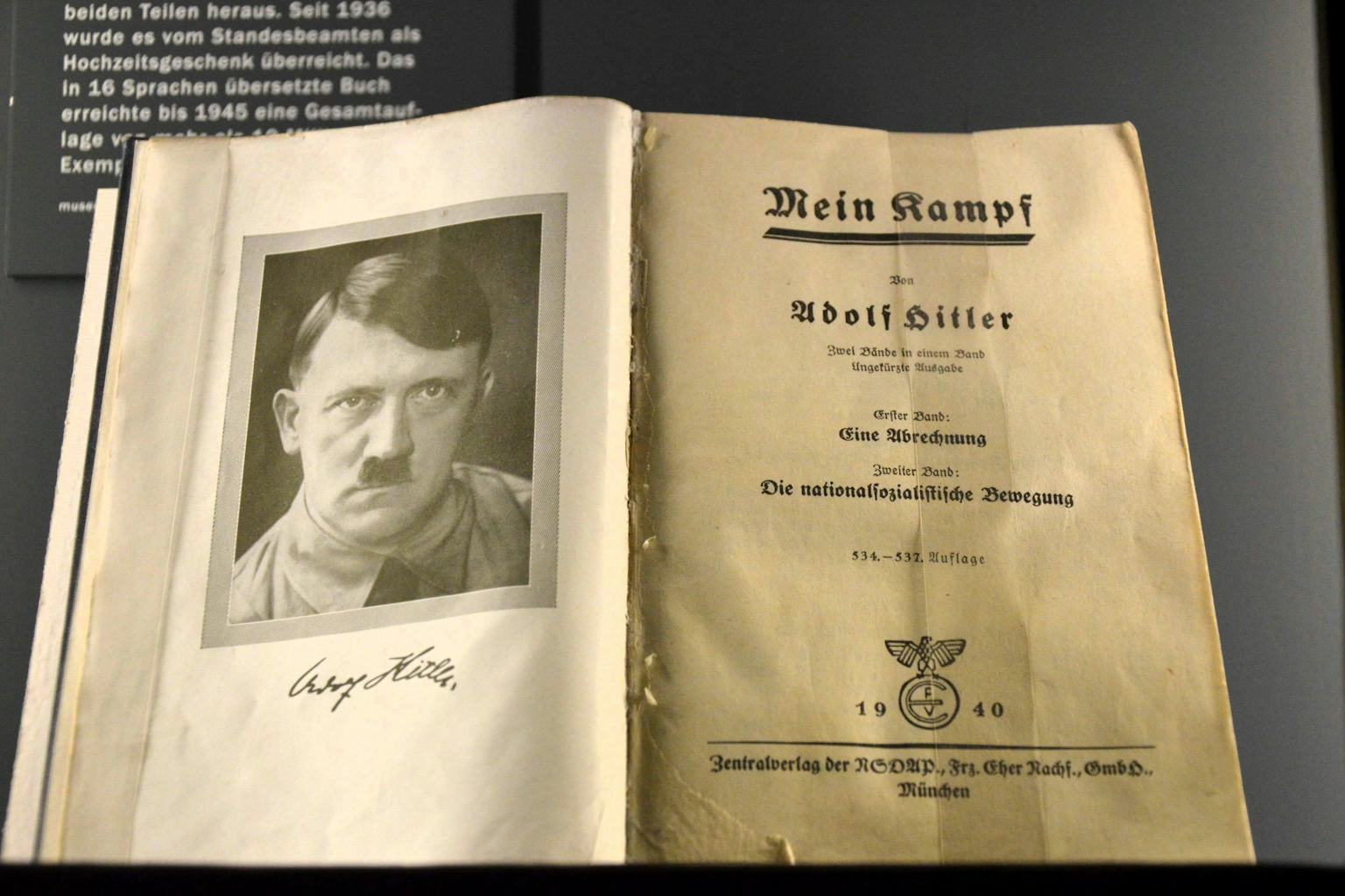 ‘Mein Kampf’ Hitler dan teknik kambing hitam dalam narasi antek asing