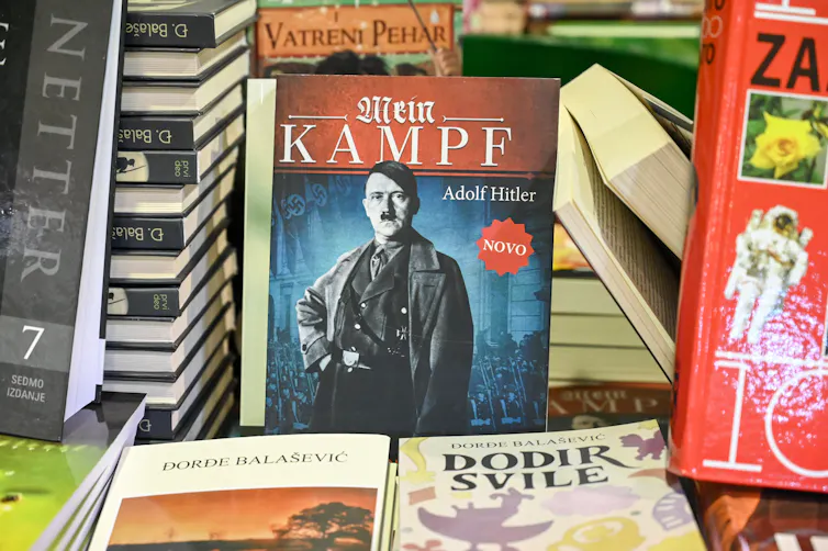 'Mein Kampf' ditulis oleh Hitler lebih dari satu abad lalu.