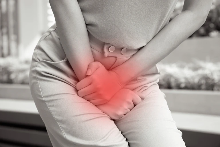 Imagen donde se simula con color rojo dolor en la zona genital de una mujer