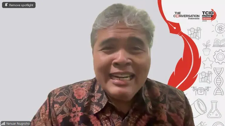 Yanuar Nugroho saat menyampaikan pidato kunci mengenai pentingnya peran ilmuwan dalam menjaga integritas pengetahuan publik.