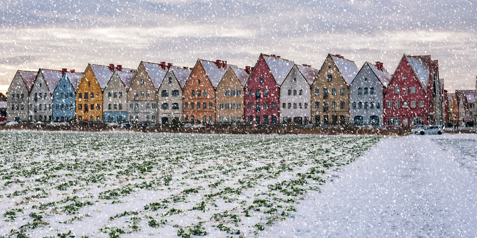 Cold and expensive v hot , cheap and eco - friendly : the contrasting histories of home heating in the united kingdom and Sweden