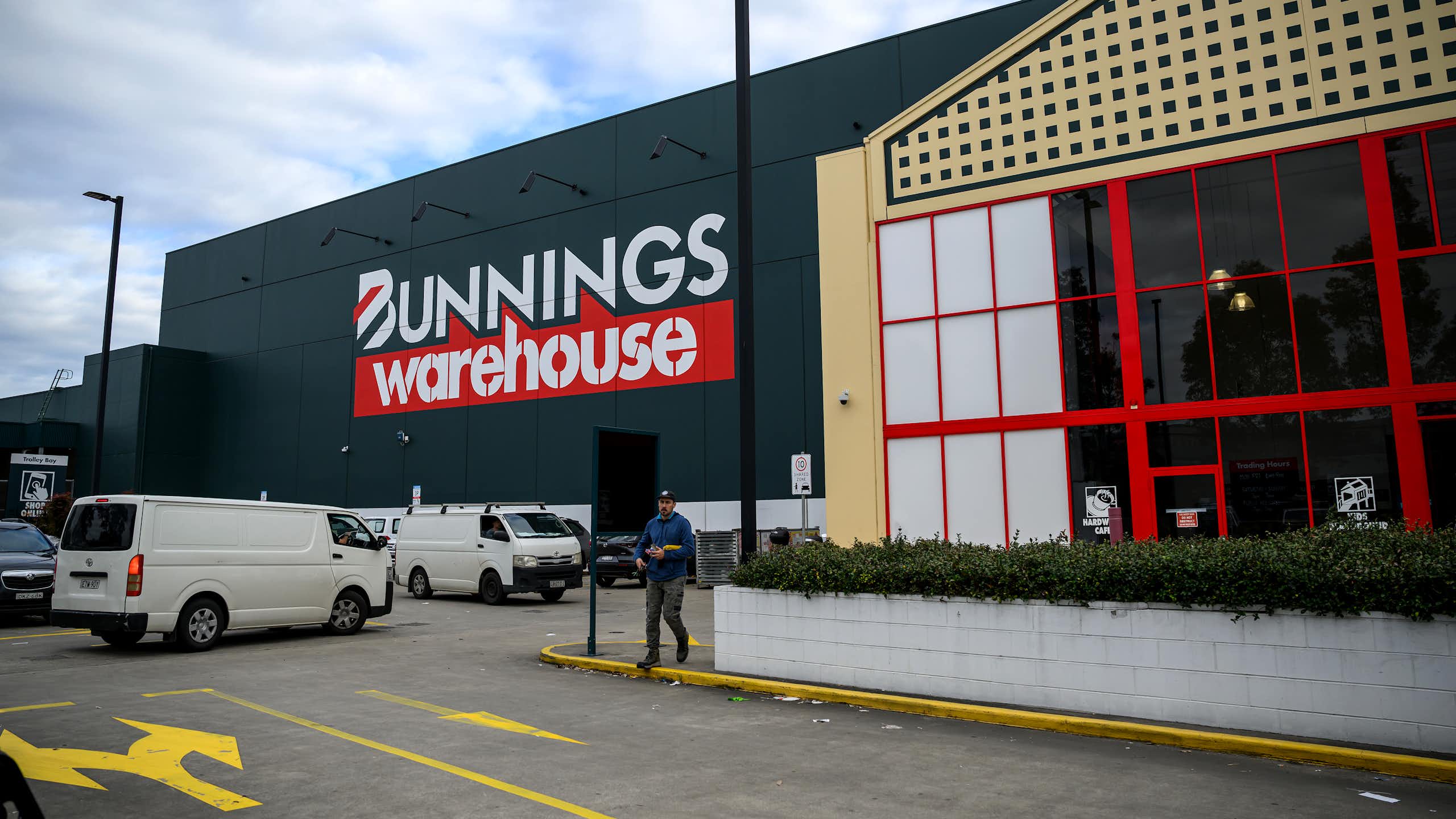 Photo of the exterior of a Bunnings shop