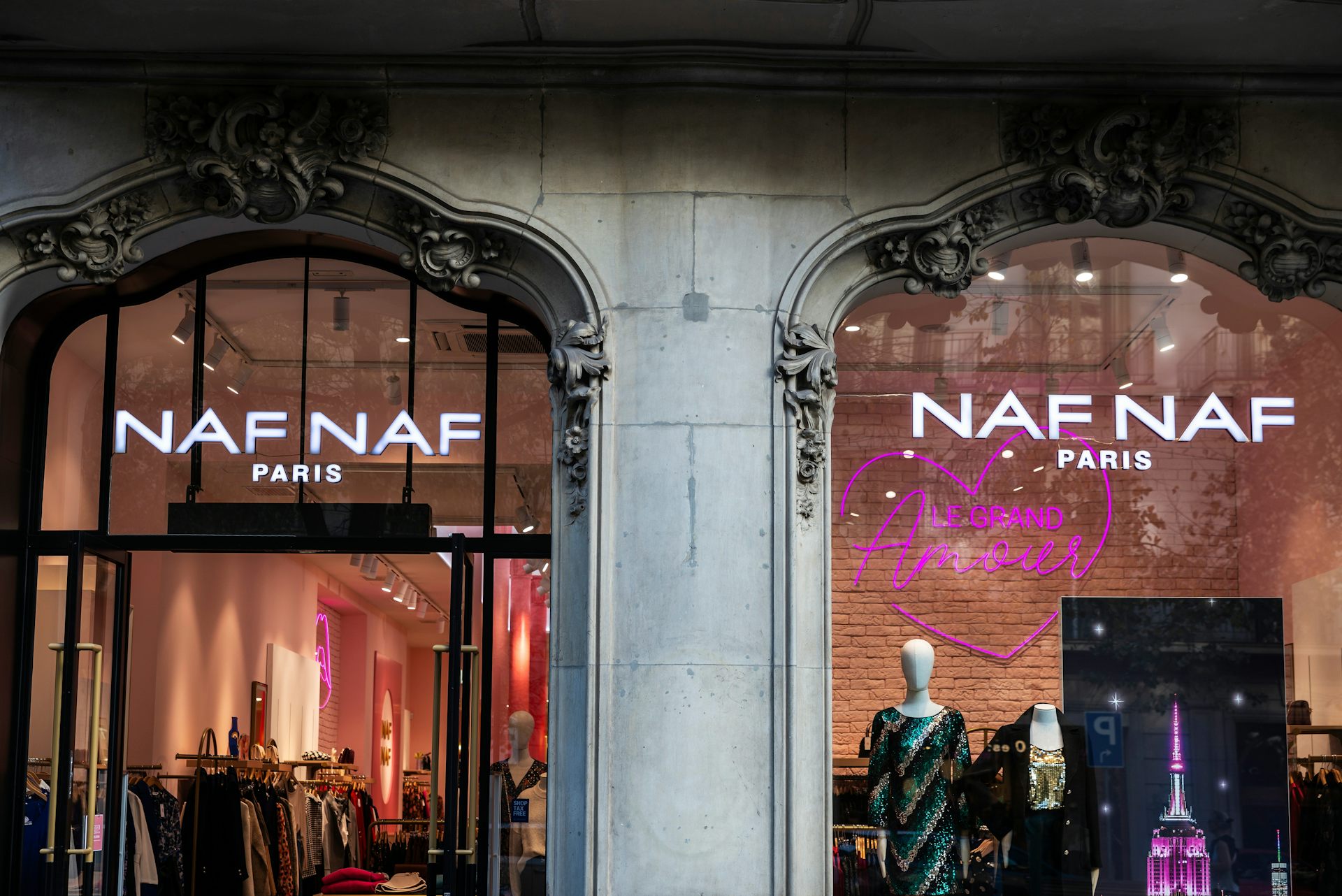 Devanture d'un magasin Naf Naf