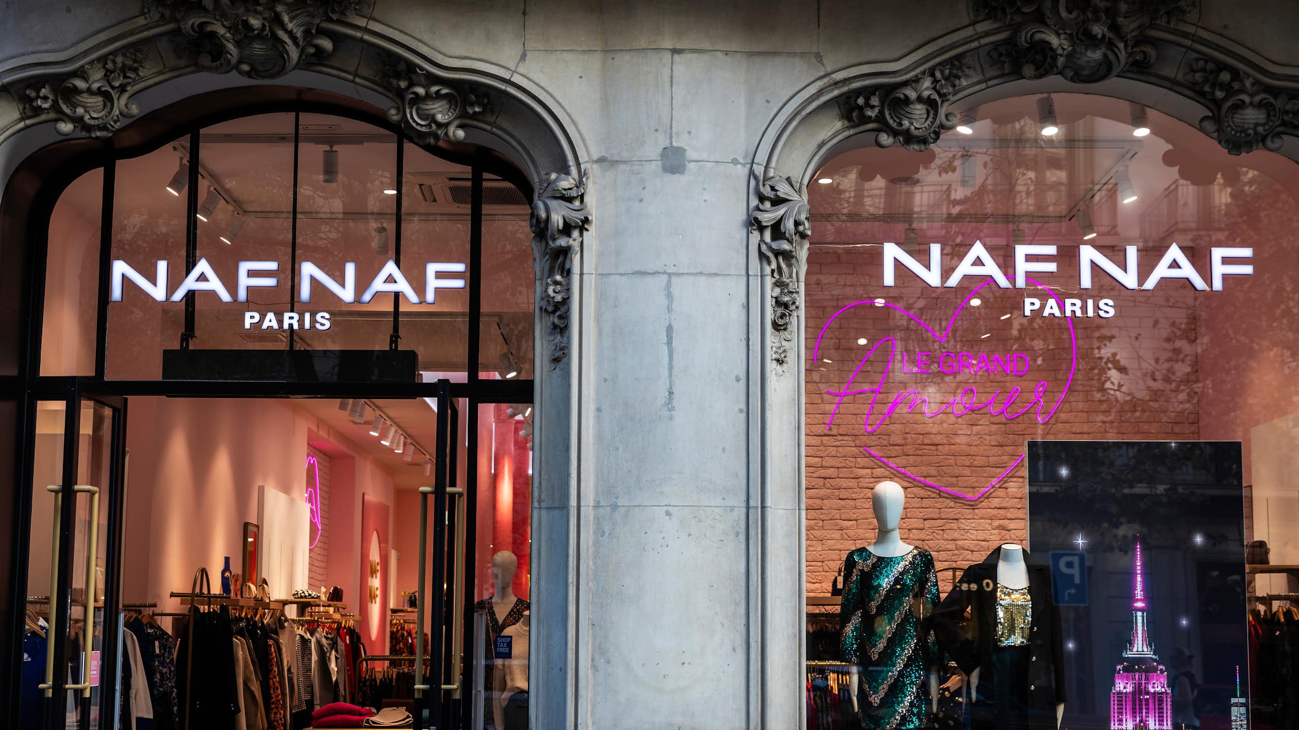 Devanture d'un magasin Naf Naf