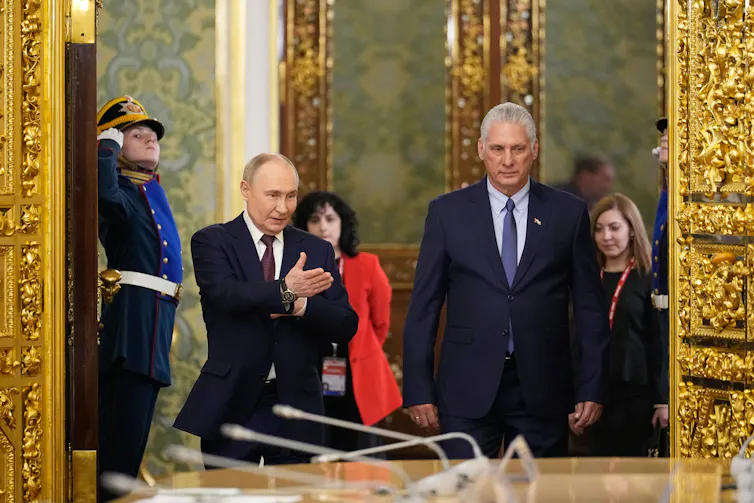 Vladimir Putin welcomes Miguel Díaz-Canel to a meeting in the Kremlin.