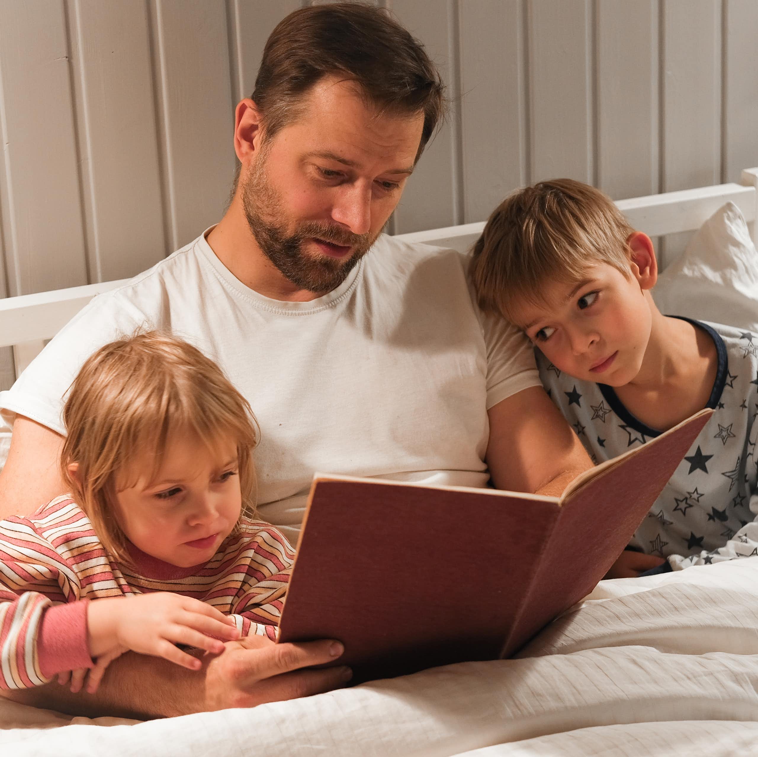 Moment de lecture au lit.