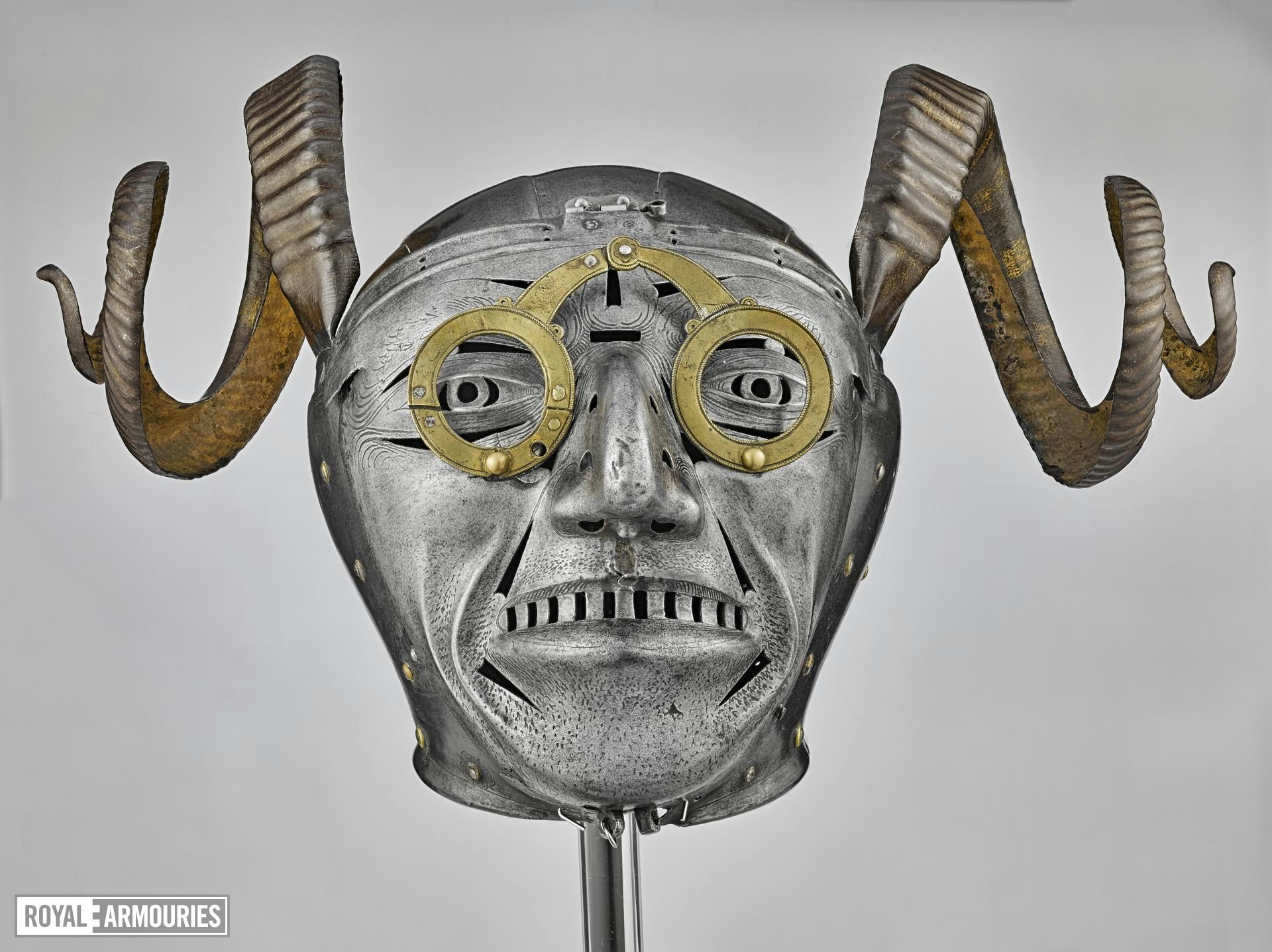 5 weird armours from history