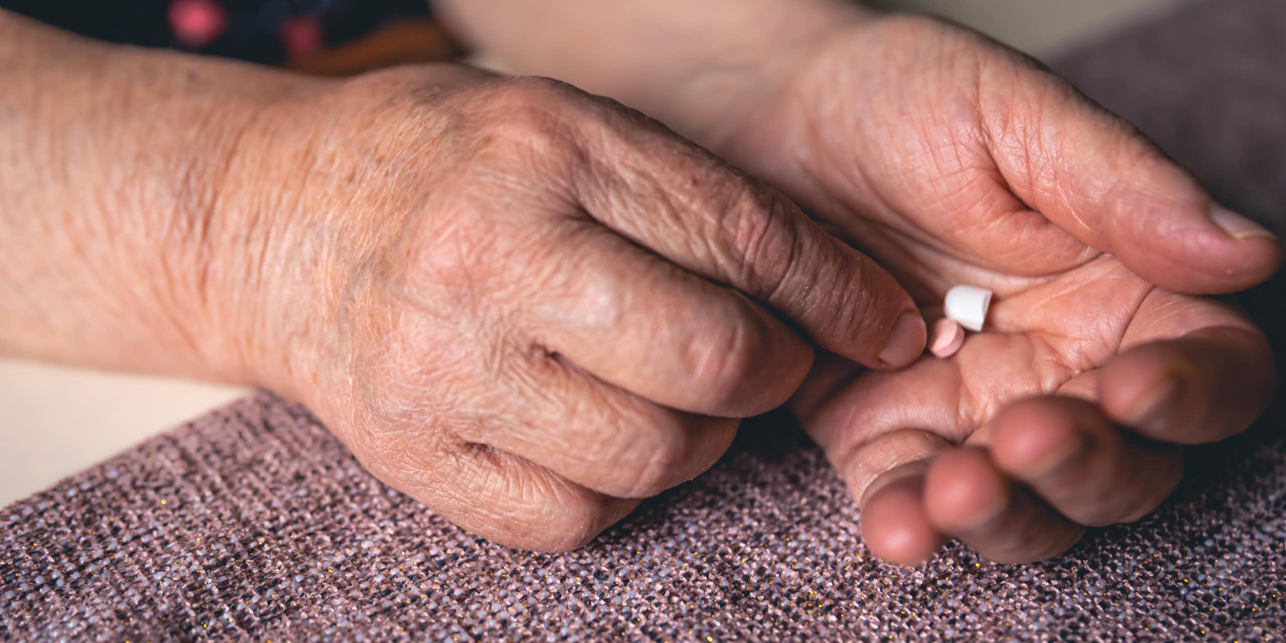 Gros plan sur des cachets.