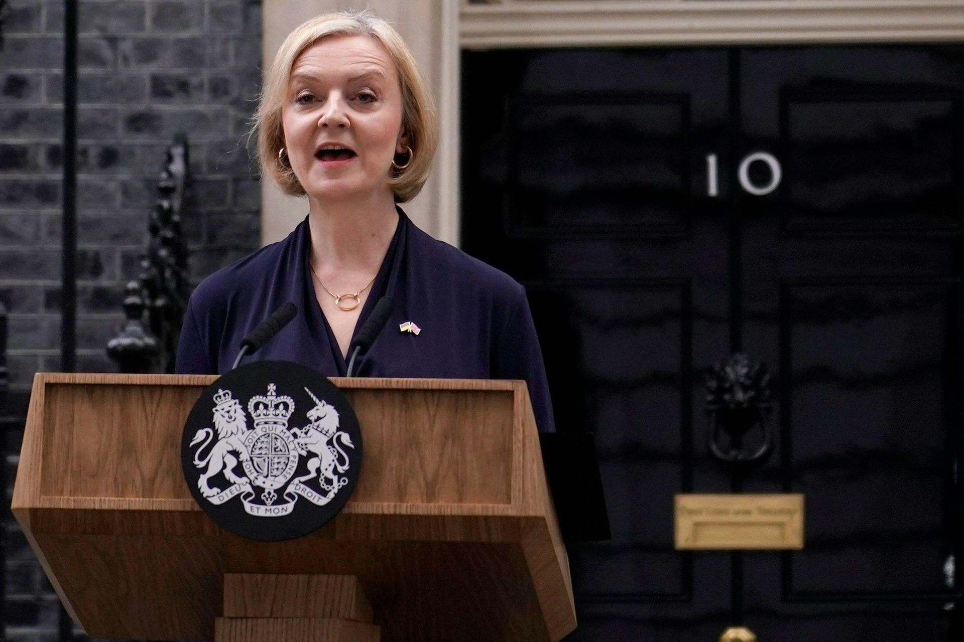 Liz Truss resigning outside 10 Downing Street.