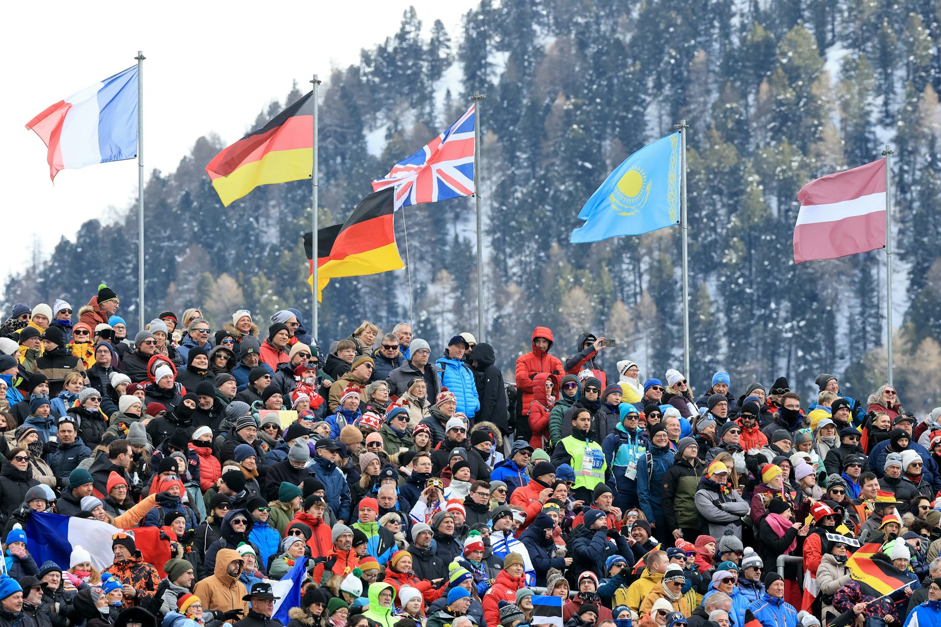 A crowd of spectators on a mountainside.