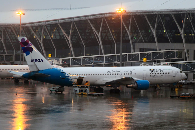 Un avion de la compagnie Mega Global Air