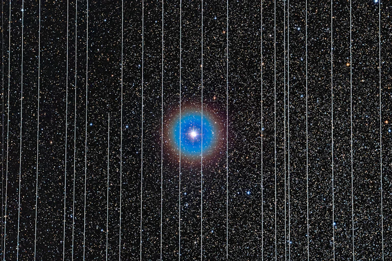 Visão de um astrônomo de uma estrela obscurecida por traços deixados pelos satélites da Starlink