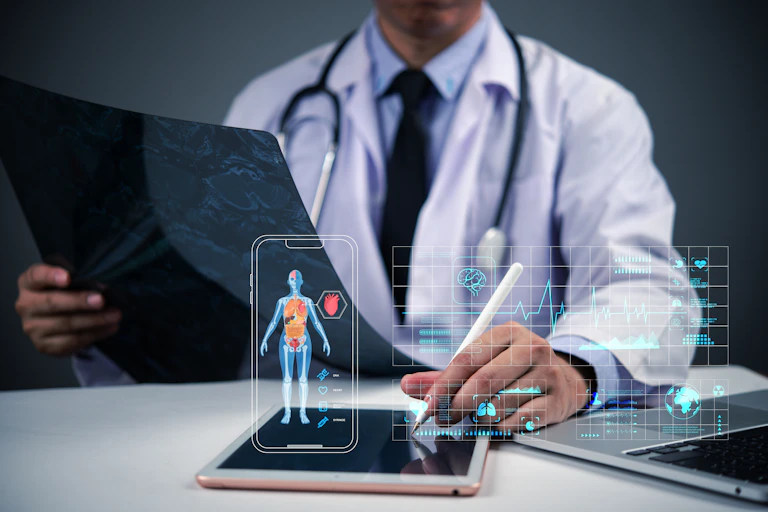 Representación de un médico usando herramientas digitales