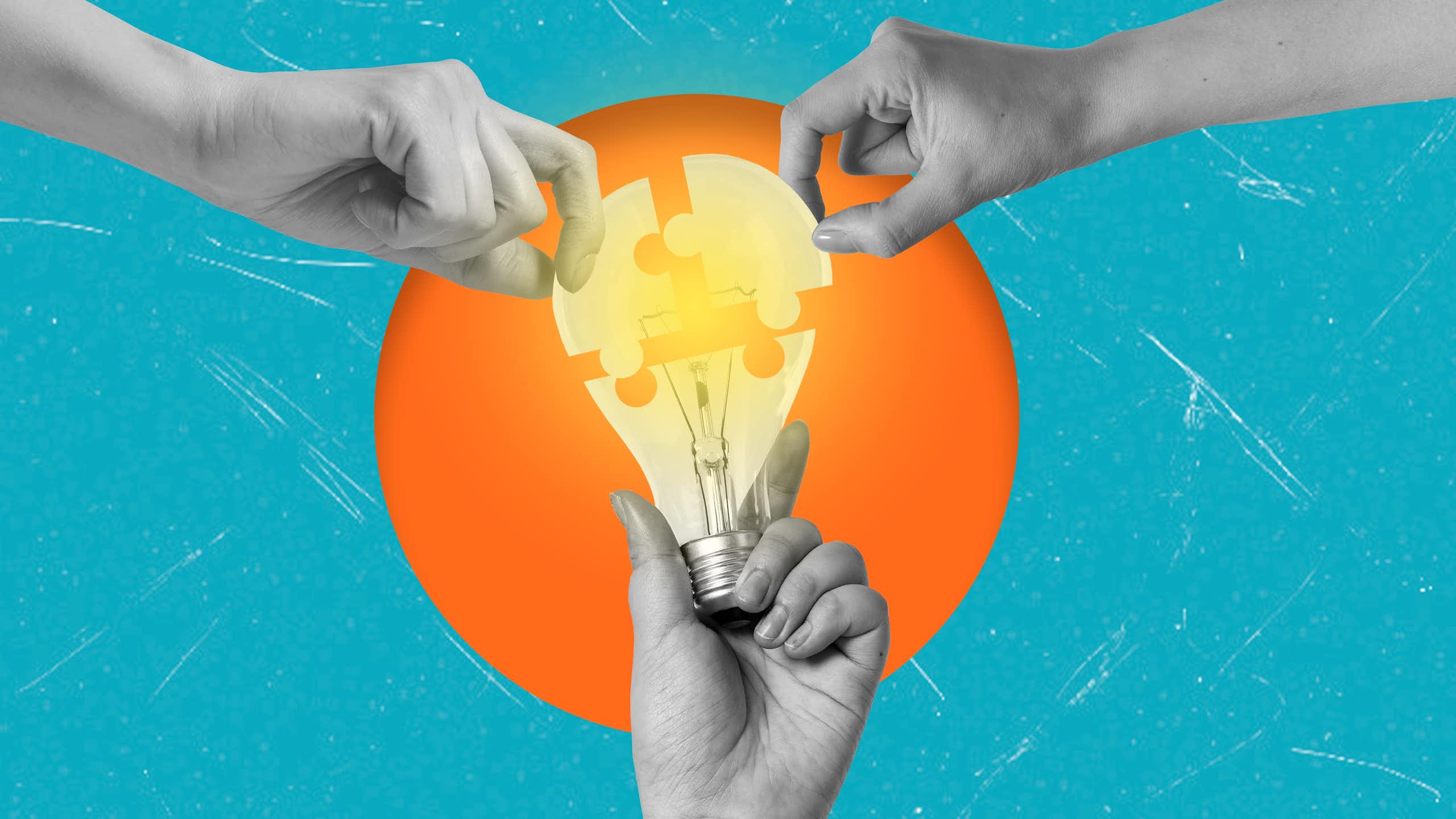 Tres mans agafen una bombeta