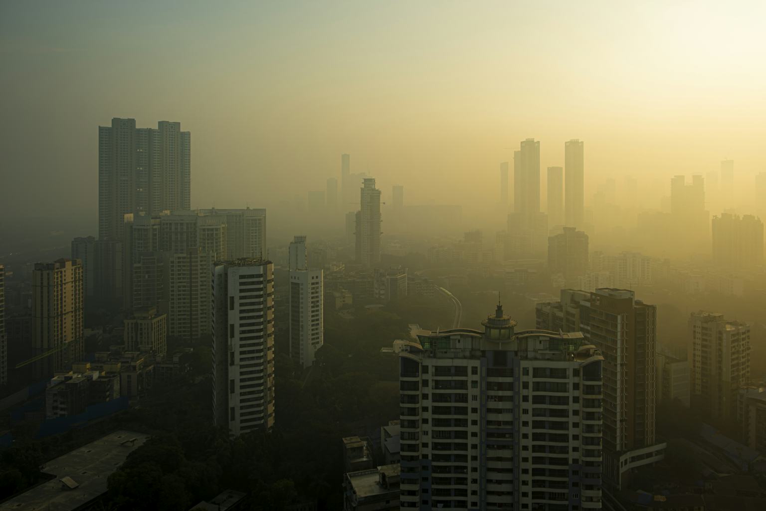 Atmospheric Dust: The Overlooked Suspect in Urban Air Pollution Atmospheric Dust: The Overlooked Suspect in Urban Air Pollution