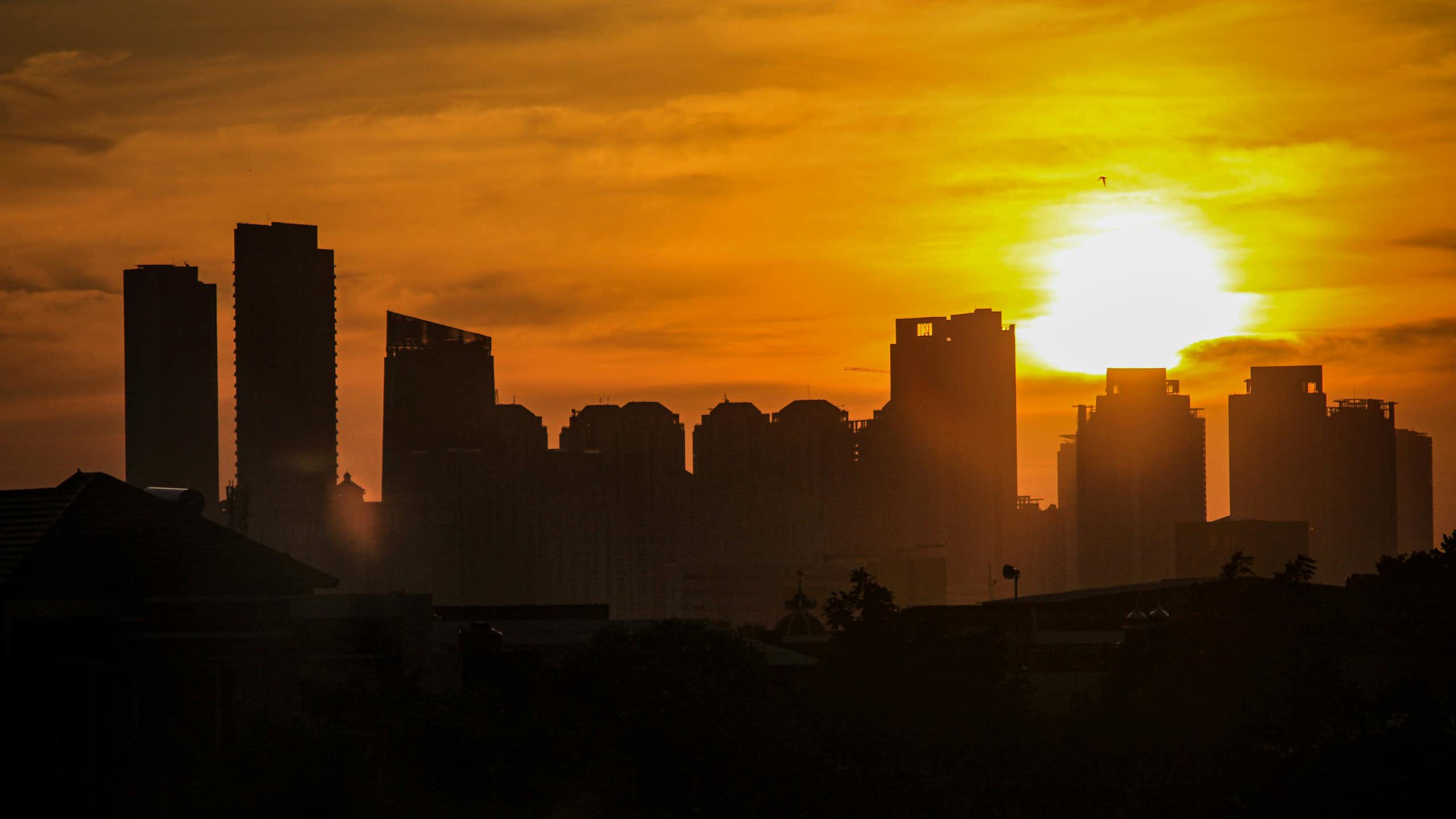 ville au coucher du soleil