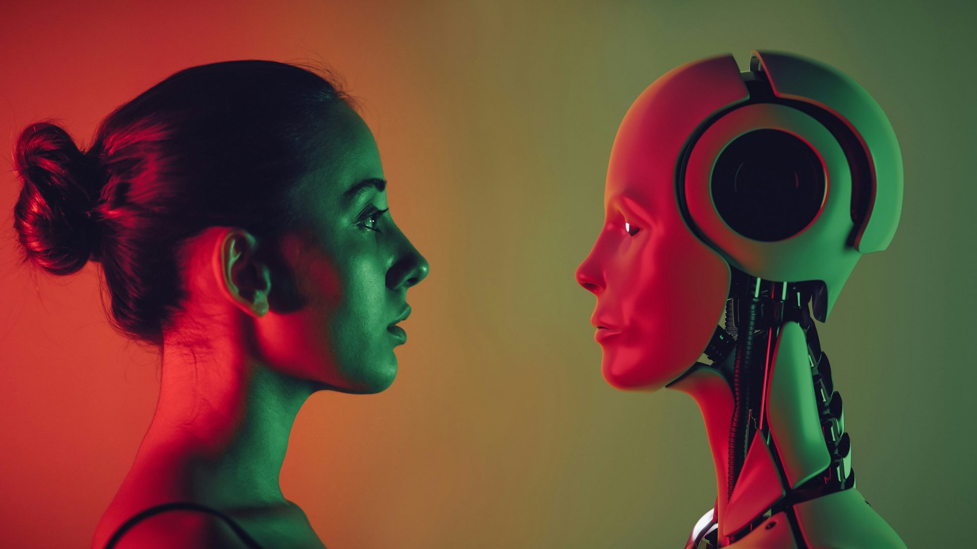 Image montrant un face-à-face entre une femme et un robot