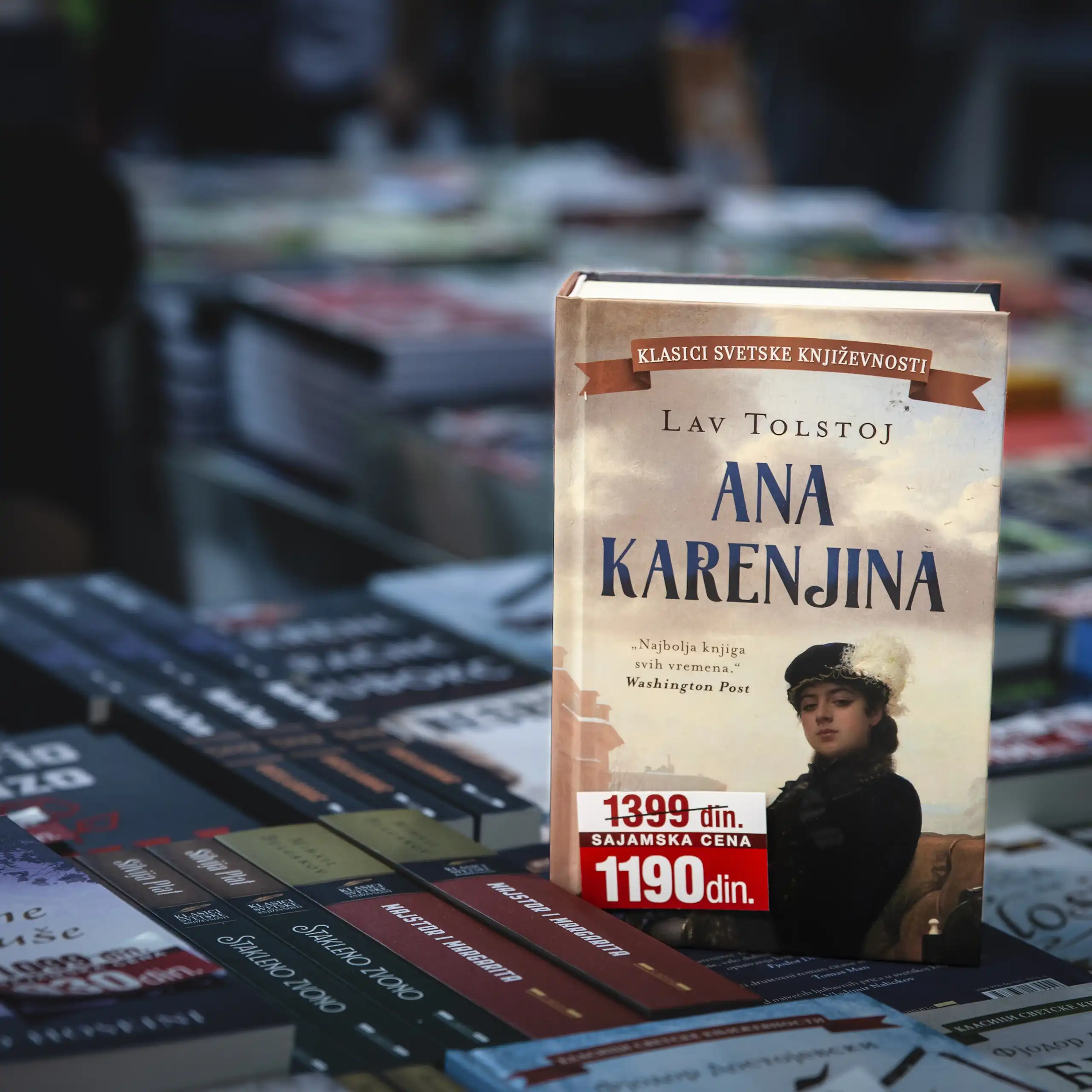 Portada de la novela en ruso _Anna Karenina_ traducida al serbio.