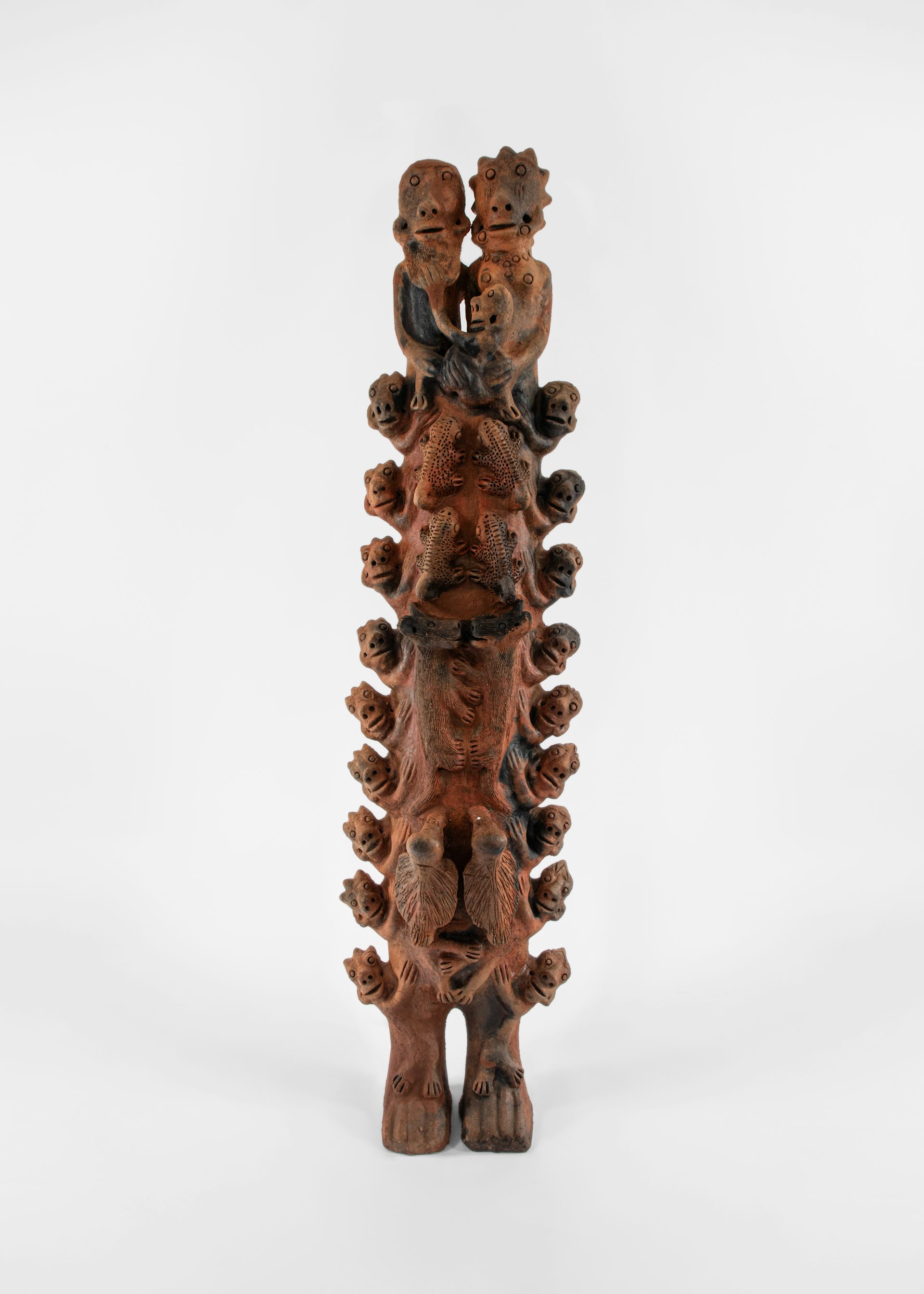 Statue of two intertwined bodies