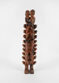 Statue of two intertwined bodies