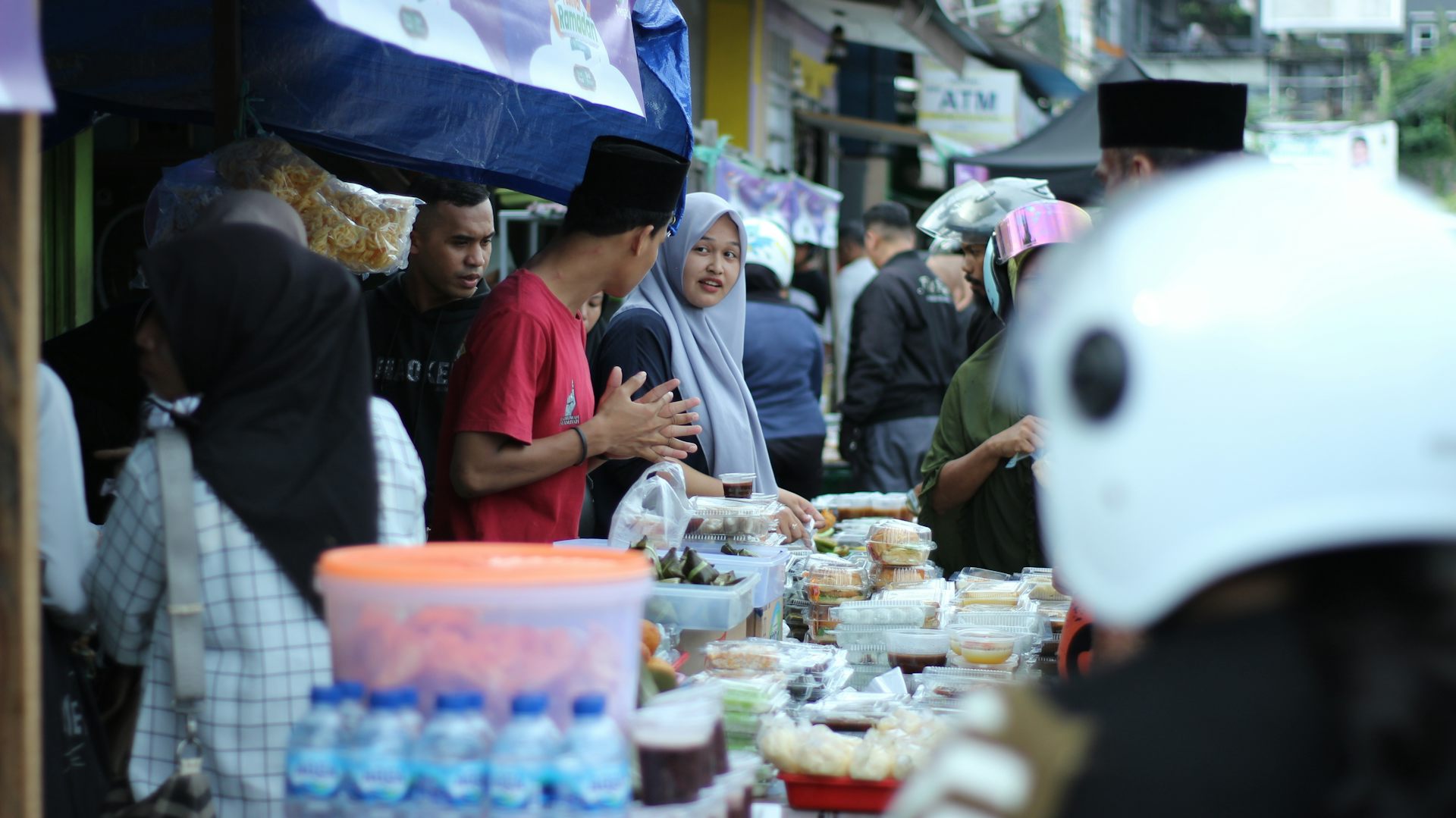 Melawan taktik baru &lsquo;pre-order&rsquo; produk Ramadan-Idulfitri dengan adab belanja khas Islam