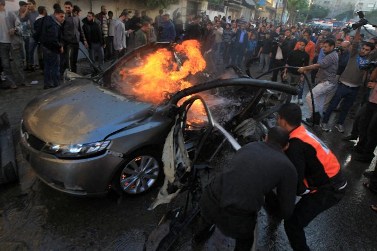 La voiture d’Ahmed al-Jabari, en flammes
