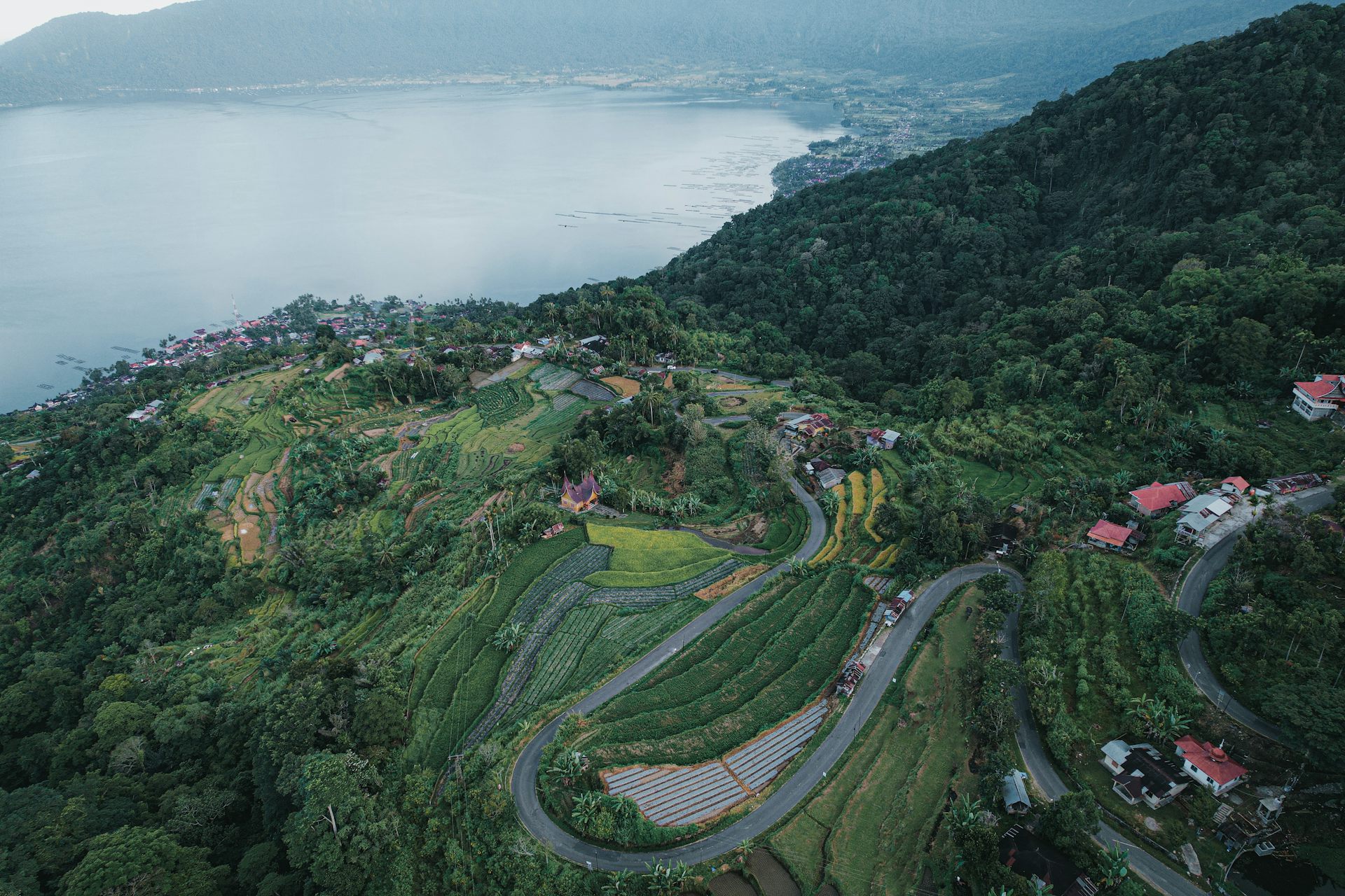 Indahnya Kelok 44 menjadi inspirasi lagu dengan judul yang sama.