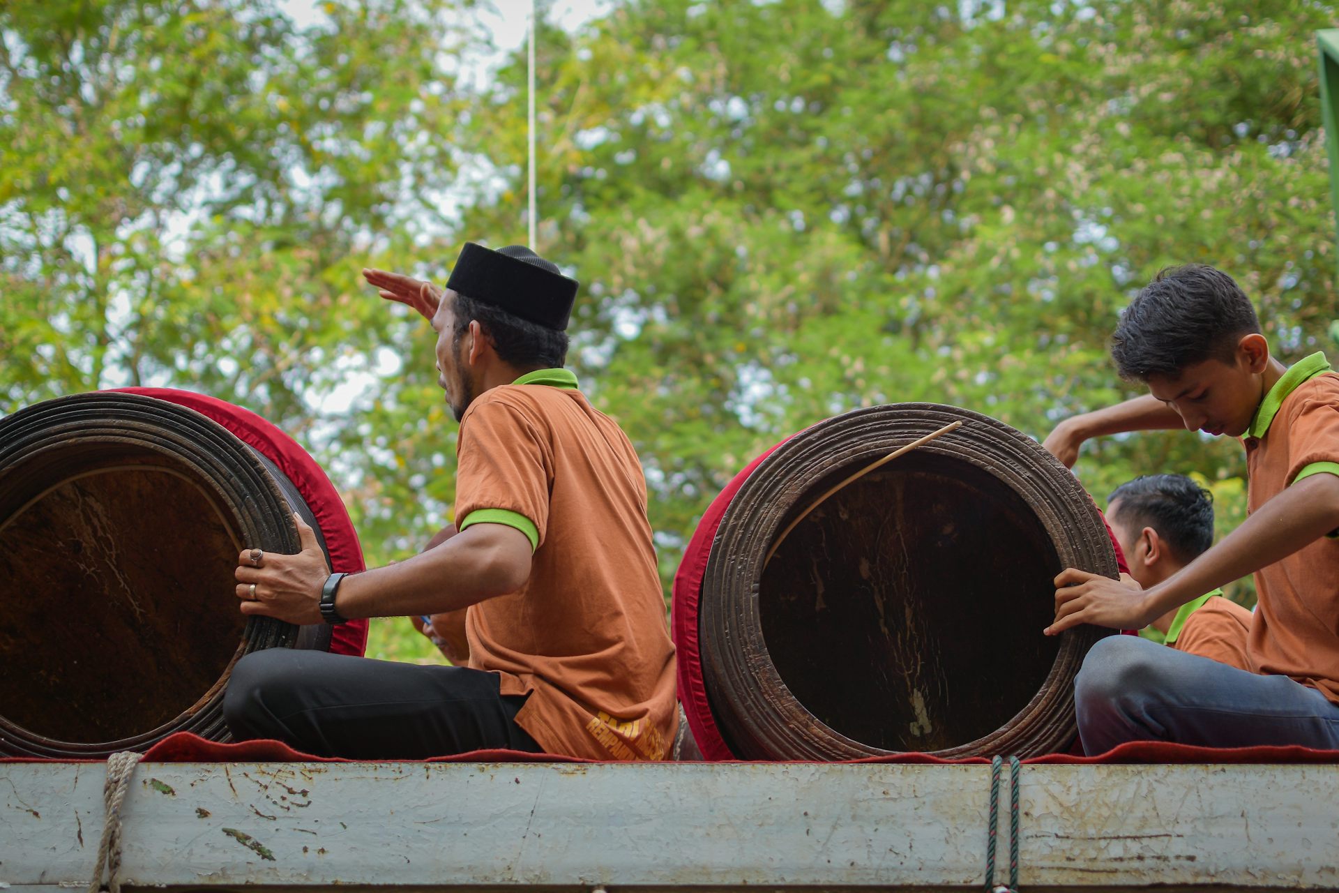 Pendekatan transdisiplin tidak hanya lintas ilmu di dalam kampus, tapi juga melibatkan pengetahuan di luar kampus.