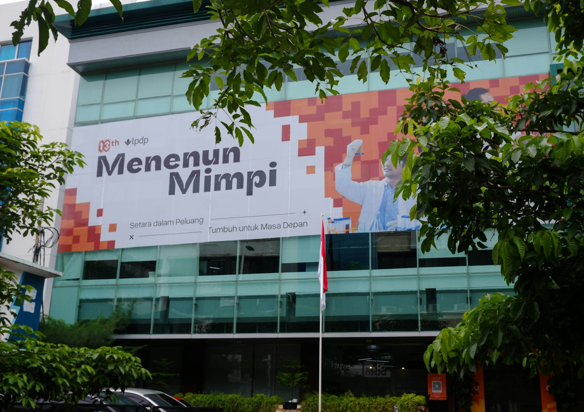 Kegaduhan publik imbas postingan alumni LPDP Dwi Sasetyaningtyas berbuntut panjang