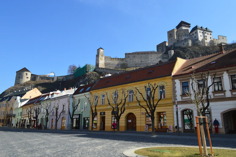 A photo of the Slovakian city of Trenčín and Trenčín castle on a hill in the background.
