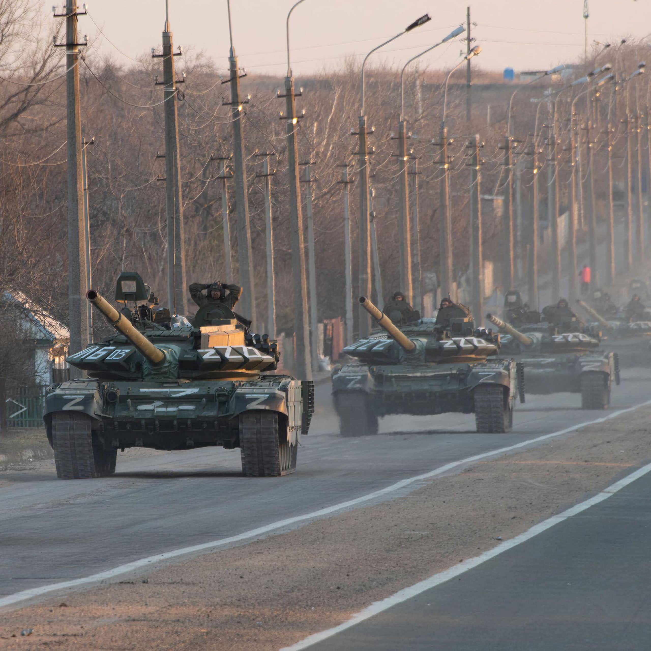 A convoy of Russian tanks bearing the 'Z' for victory sign.