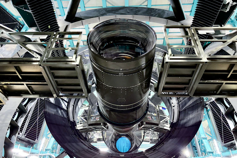 huge camera, close up of the equipment