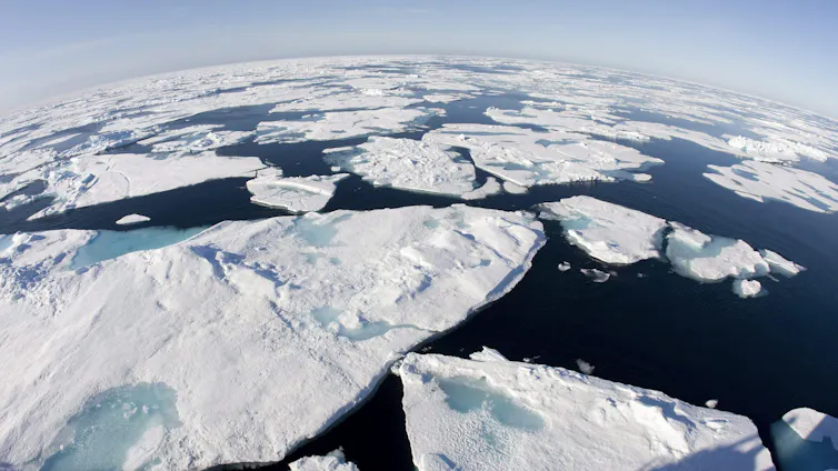 Canadá albergará un nuevo banco de defensa vinculado a la OTAN mientras Mark Carney impulsa una revisión de seguridad 1 capas de hielo flotando sobre el mar