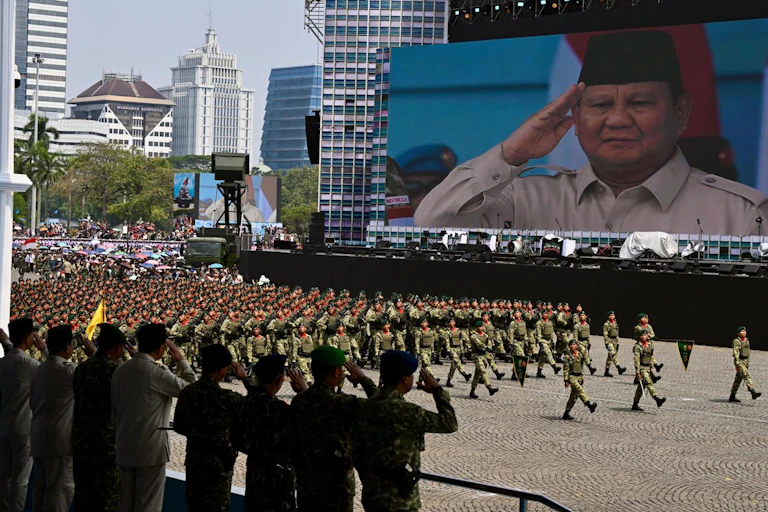 Prabowo makin memperlihatkan kepemimpinan yang condong ke militerisme ketimbang demokrasi dan perlindungan warga sipil.