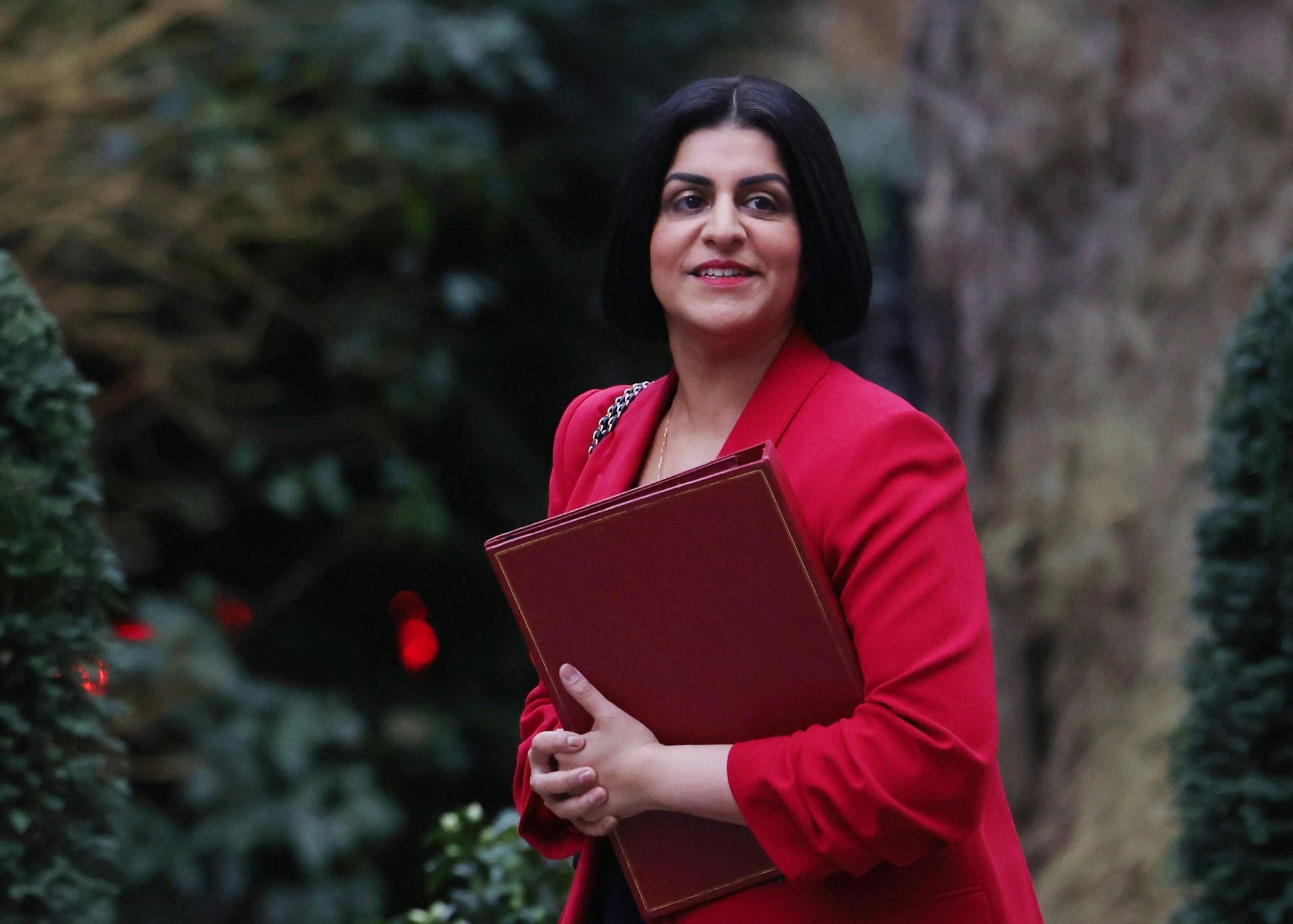 UK Home Secretary Proposes Temporary Refugee Status