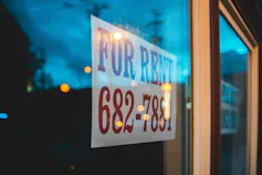 A for rent sign.